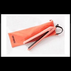 Amika Strand Hair Straightener with case!